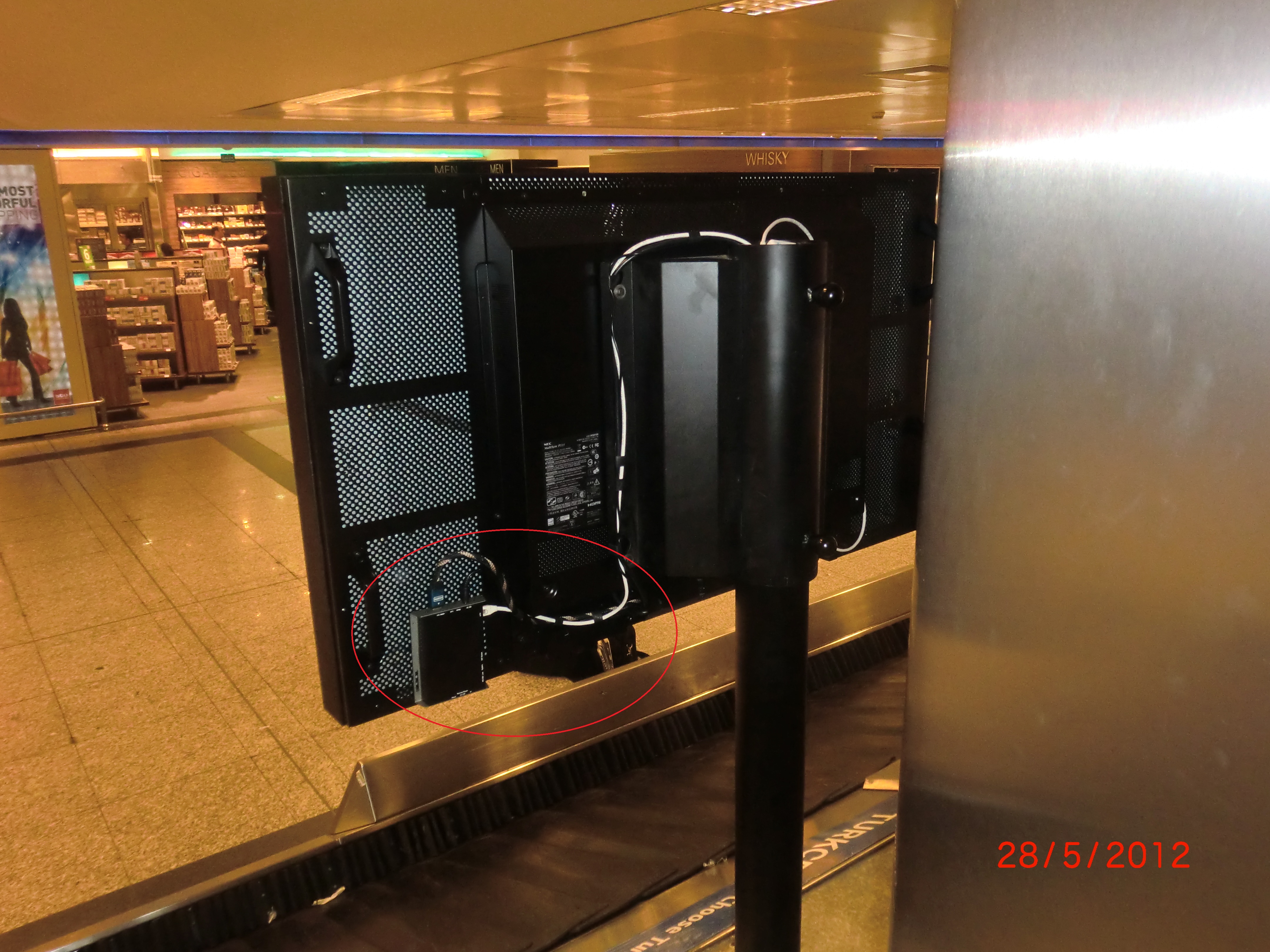 Istanbul-ataturk-airport-baggage-claim.jpg